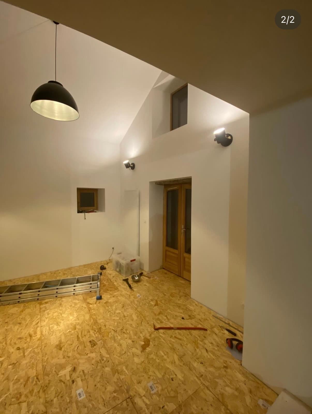 Intérieur mis en valeur par un éclairage soigné